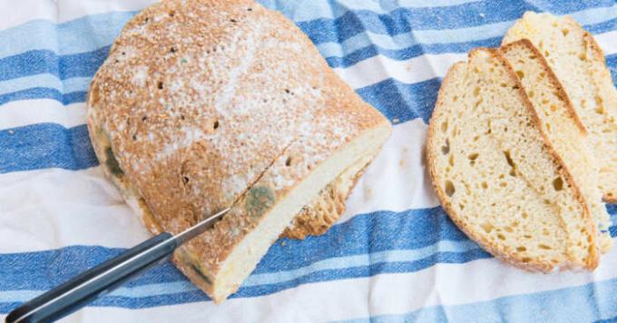 Puis-je manger une partie « propre » du pain moisi