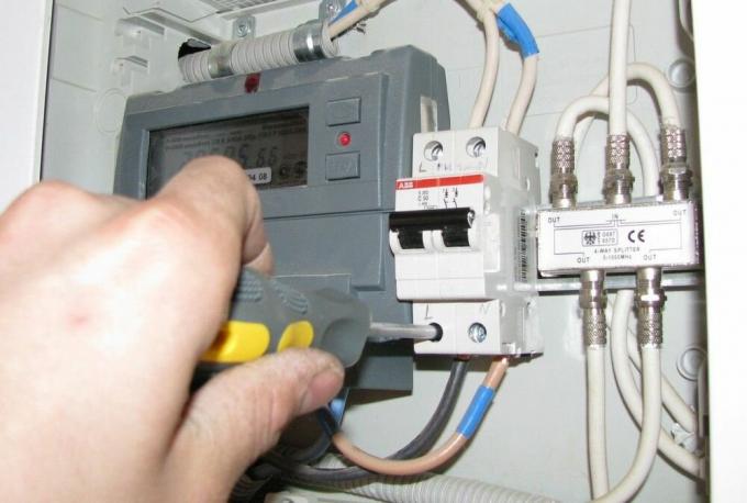 Comment installer et remplacer le compteur d'électricité?