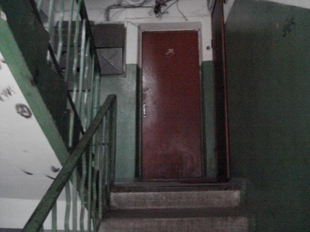 Pourquoi la porte de l'appartement ouvre toujours à l'intérieur soviétique