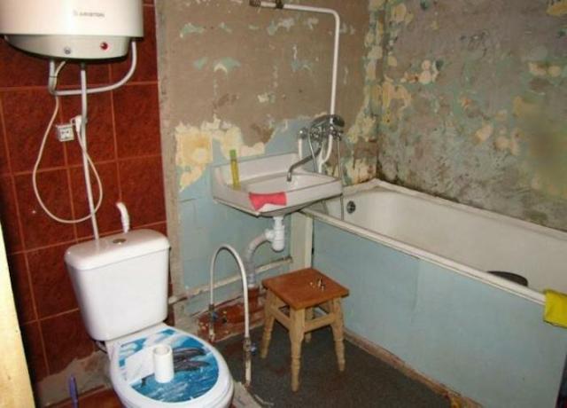 Petites salles de bains dans « Khrouchtchev » ont joué un rôle.