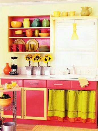 Une cuisine qui joue avec des couleurs vives - incroyable!