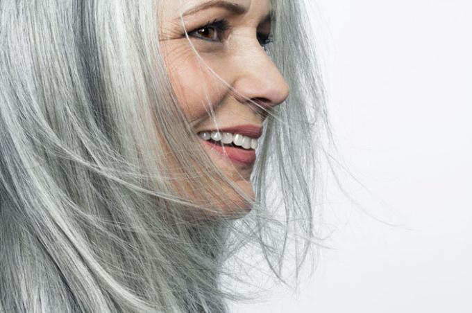 cheveux gris